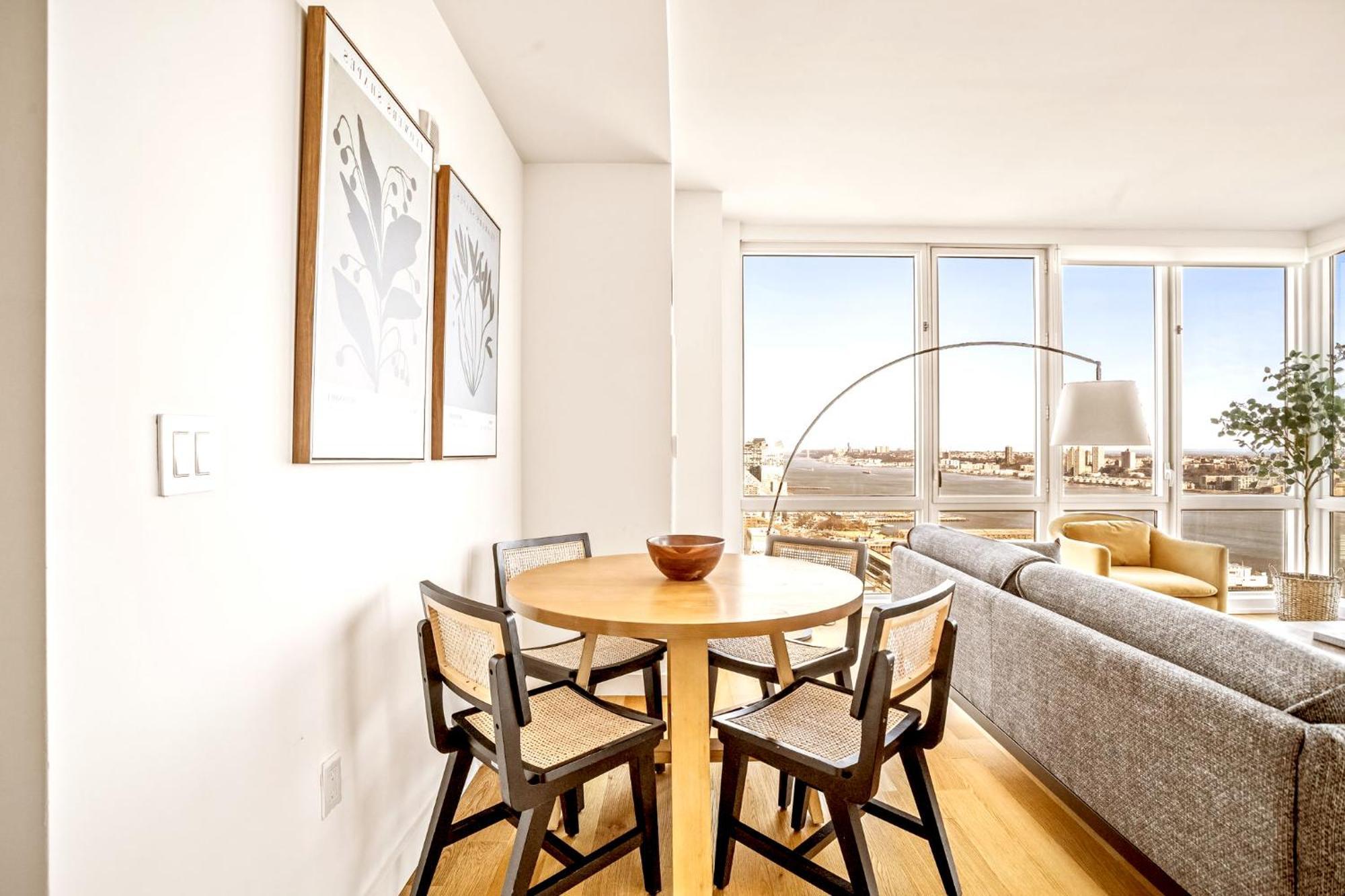 In The Clouds 2bd 2bath Apartment *