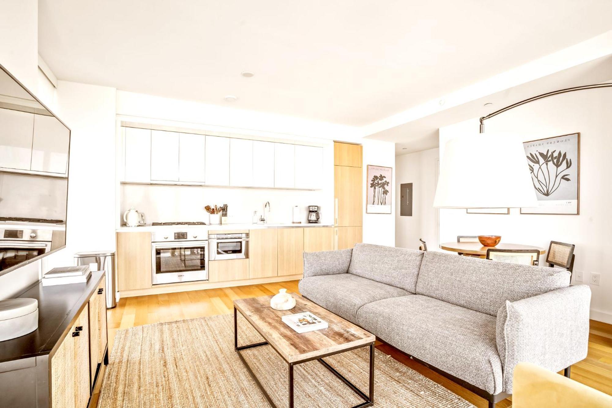 In The Clouds 2bd 2bath Apartment New York