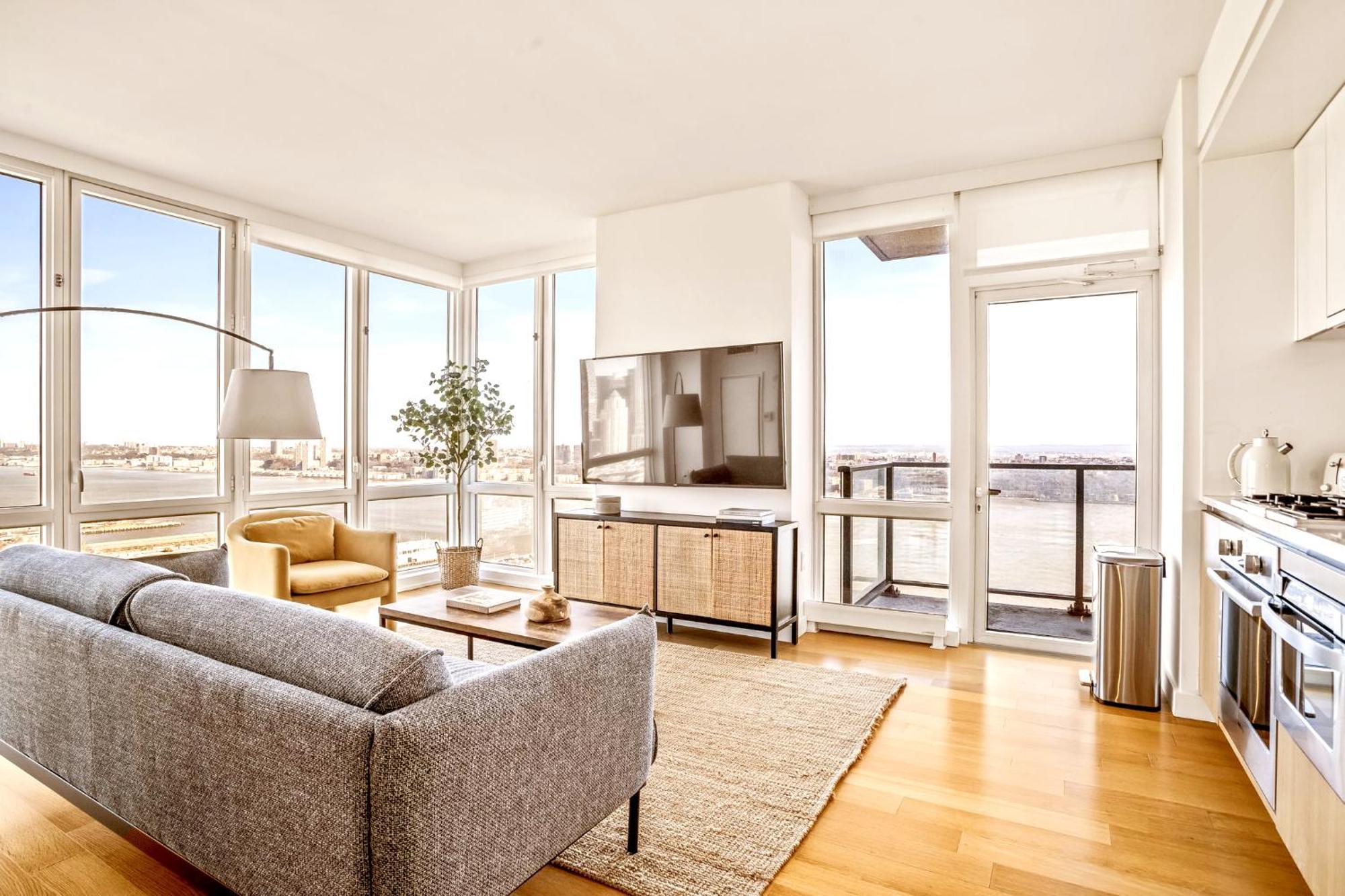 In The Clouds 2bd 2bath Apartment *